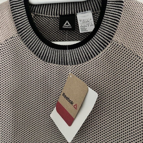 Reebok Black and Beige Short Sleeve Shirt - Picture 7 of 7